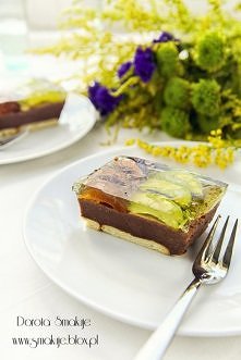 Ciasto bez pieczenia z kaszą maną, śliwkami i galaretką