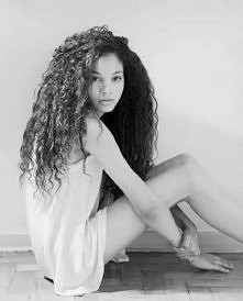 piękna!  i te jej włosy!  <3