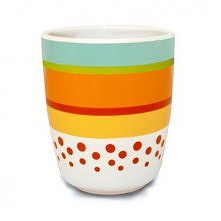 Posiłek z naczyniami Zoo czas zacząć! Twój maluch będzie zachwycony mając swój własny talerz, miskę i kubek z postacią ulubionego zwierzątka. Żywe kolory i zabawne postacie czyn...