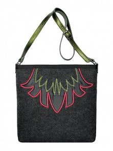 Filcowa torebka z haftem i regulowanym skórzanym