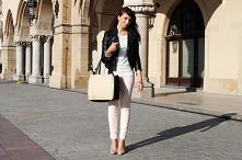 pudrowe spodnie + koronkowa bluza + asymetryczne szpilki:)