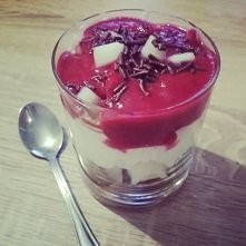 Deser alla tiramisu z owocami i sosem malinowym... ;)