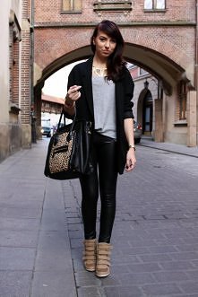 wedge sneakers + legginsy + torba w panterkę :)
