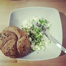 niezmiennie królujacy serek wiejski lekki. kolacja na diecie