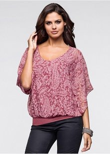 Luźniejszy shirt z krótkimi...