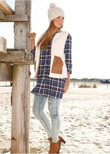 Doskonała w jesiennych zestawach modna kamizelka z kolekcji RAINBOW z miękkiego materiału.