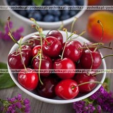 Czereśnie w bitej śmietanie z biszkoptami