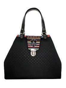 Pikowana torebka z haftowaną klapą GODDESS