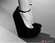 czarne koturny z paskiem