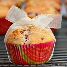 Pełnoziarniste muffinki z malinami i białą czekoladą