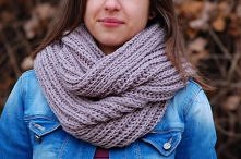 Komin :) własnoręcznie zrobiony przez moją mame :)
Koszt to 96 zł