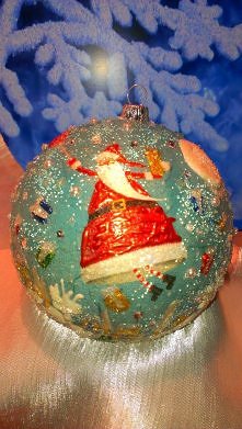 BOMBKA styropianowa WYKONANA RĘCZNIE
TECHNIKĄ DECOUPAGE
ŚREDNICA BOMBKI 10cm
motyw widoczny na zdjęciu jest taki sam z tyłu bombki dodatkowo zdobiona kryształkami
widoczne na zd...