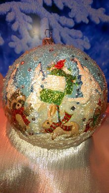 BOMBKA styropianowa WYKONANA RĘCZNIE
TECHNIKĄ DECOUPAGE
ŚREDNICA BOMBKI 10cm
motyw widoczny na zdjęciu jest taki sam z tyłu bombki dodatkowo zdobiona kryształkami
widoczne na zd...