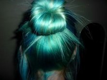 w wakacje eksperymentowałam z włosami pierw fioletowe potem takie jak na zdjęciu niestety mam tylko to zdjęcie