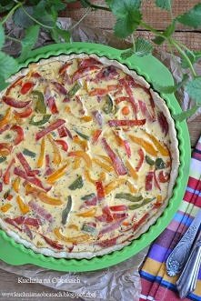 Quiche sezamowy z papryką i chorizo