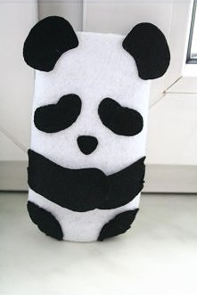 panda z filcu na telefon