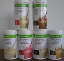 KOKTAJL HERBALIFE - FORMUŁA 1 ORYGINAŁ
Opakowanie - 550g (21 porcji) Smaki: Wanilia, Truskawka, Toffi/cynamon/jabłko, , Ciasteczkowy
Koktajl odżywczy Herbalife dba o formę, poni...