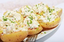 Ziemniaki w mundurkach gotowane na parze smaczny twarożek