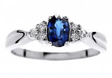 Pierścionek zaręczynowy z szafirem i brylantami z białego złota WZ 547