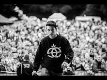 Bisz (B.O.K) - Role playing life
"Role playing life
Z dziecięcą wiarą w to, że mogę zmienić świat
Gram w role playing life
Role playing life
Choć nazbyt często nie umiem zm...