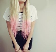 Blond włosy i różowe ombre
