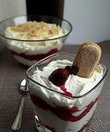 Owocowe tiramisu

Składniki: 
220 ml śmietanki 30%
250 g serka mascarpone
4 łyżki likieru gruszkowego (lub innego owocowego, w oryginalnym przepisie likier Marsala, a u mnie cho...