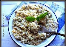 Składniki:

2 woreczki ryżu ugotowanego na sypko
ok 250g pieczarek
biała część z 2 porów
majonez
pieprz
sól
koperek


Wykonanie:



Pieczarki kroimy w kostkę, podsmażamy na maśl...