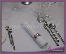 serwetnik ze wstążki i kamienia prosty do wykonania gdy chcecie zaoszczędzić lecz miec wspaniały efekt dekoracji :)