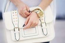 BIAŁA TOREBKA ŚWIETNA>..