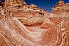 The Wave, USA

The Wave (Fala) to niezwykłej urody formacje skalne znajdujące się na Wyżynie Kolorado w USA. Zbudowane są one z piaskowca, który w wyniku długotrwałego działania...