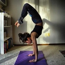 Znacie moze jakies cwiczenia rozciagajace, albo na równowage? Byłabym wdzięczna:)