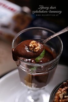 Kocham zdrowe i pyszne desery. Uwielbiam czekoladę, a ten deser jest mocno czekoladowy pomimo braku czekolady :) Tylko dwa składniki wystarczą, aby stworzyć zdrowy krem czekolad...