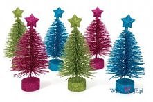 kolorowe choinki zrobione z...