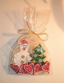 Prezent pod/na choinkę :) masa solna, pomysł własny, wykonanie własne.