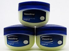 VASELINE
Pure Petroleum Jelly