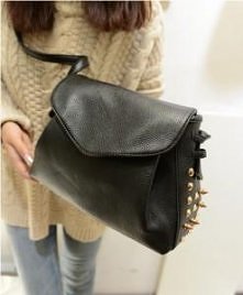 Torebka damska czarna ćwieki
-%%% Teraz tylko 39 zł ---> SPRAWDŹ !