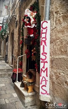 Jest takie miejsce w Dubrowniku gdzie święta trwają cały rok. Świąteczny sklep otwarty cały rok. | CroLpove.pl |
#dubrovnik #chorwacja #swieta #christmas #croatia #hrvatska