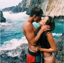 Niektórzy ludzie czynią świat wyjątkowym tylko dlatego, że są.