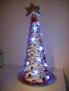 Moja choinka z papierowej wikliny - ta ubrana w srebro! Sposób wykonania w blogu - po kliknięciu na zdjęcie!