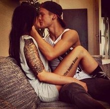 Żyć znaczy kochać.
być może