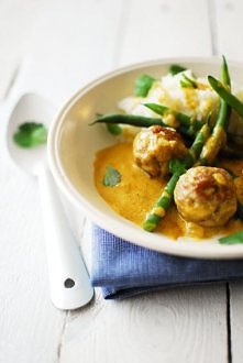 Klopsy drobiowe w sosie orzechowym