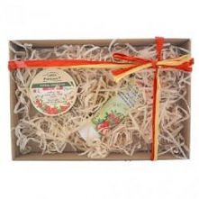 Wspiera naturalną regenerację, odżywia i nawilża. Zatrzymuje młodość skóry na dłużej. Ekstrakt z owoców żurawiny i liczi działa przeciwstarzeniowo i delikatnie rozjaśnia przebar...