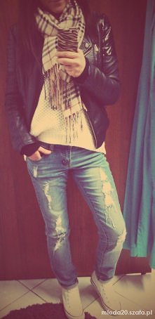 W roli głównej - jeansy ( NEW YORKER)

 Kurtka - AMISU
 Sweter - SISTER POINT (sh)
 Trampki - allegro
 Szal - miejscowy sklep