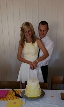 Sukienka ślubna + tort robiony pod wzor sukienki.