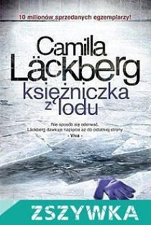 W niewielkiej miejscowości na zachodnim wybrzeżu Szwecji, wśród małej, zamkniętej społeczności, gdzie wszyscy się znają i wszystko o sobie wiedzą - w jednym z domów odkryto zwło...