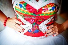 Suknia ślubna w stylu góralskim!

Więcej na blogu MadameAllure!