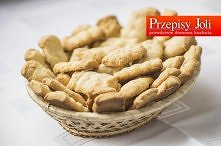 ASTKA MAŚLANE ROBIONE PRZEZ MASZYNKĘ
Składniki:

    4 szklanki mąki pszennej
    1 1/2 kostki masła (250g)
    1 szklanka cukru pudru
    6 łyżek gęstej śmietany
    1 jajko
  ...