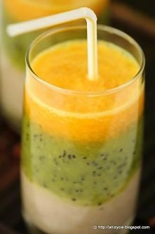 Warstwowy koktajl owocowy -Taką bombę witaminową powinniśmy wypijać jak najczęściej, zwłaszcza teraz, gdy zimno i pochmurno za oknem.   Przepis: http : // anizycie.blogspot. com...