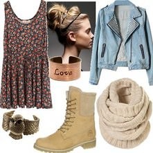 Z sukienką w kwiaty.