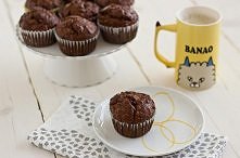 Bananowe muffinki 

Składniki: 1 szklanka mąki pszennej, 1 łyżeczka proszku do pieczenia, ½ łyżeczki sody oczyszczonej, ¼ szklanki kakao w proszku, ¾ szklanki brązowego cukru, 1...